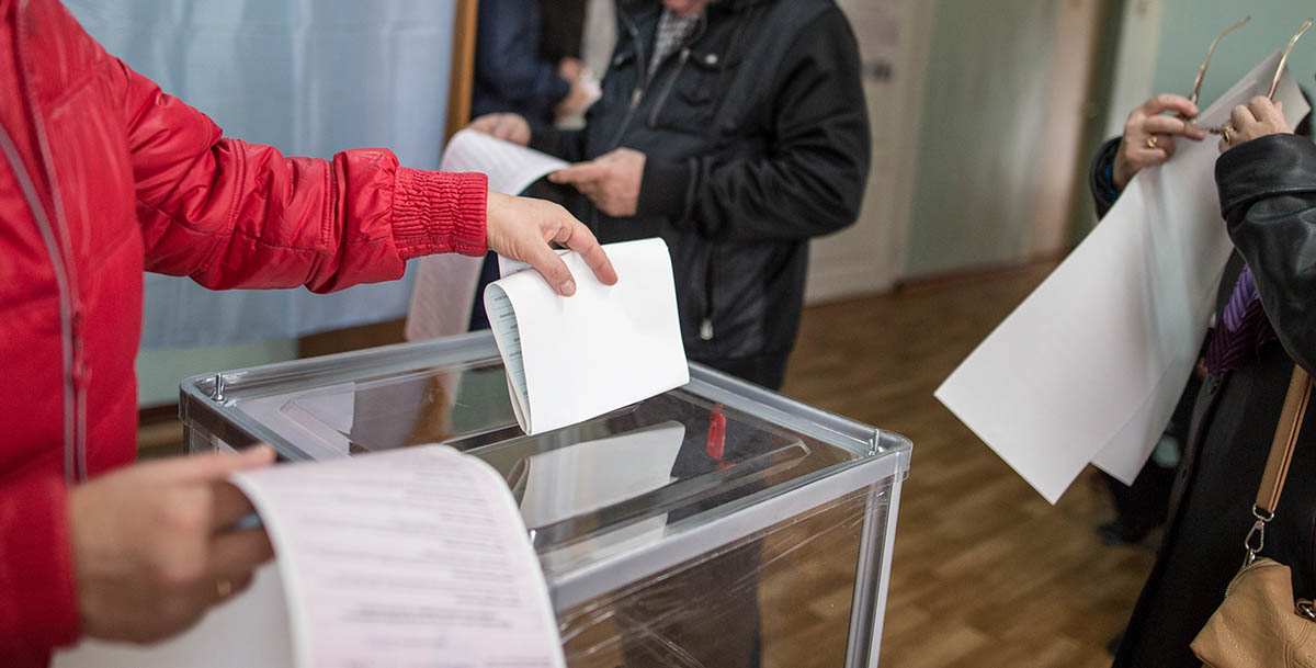 Illustrative image of Ukrainians placing ballots in boxes