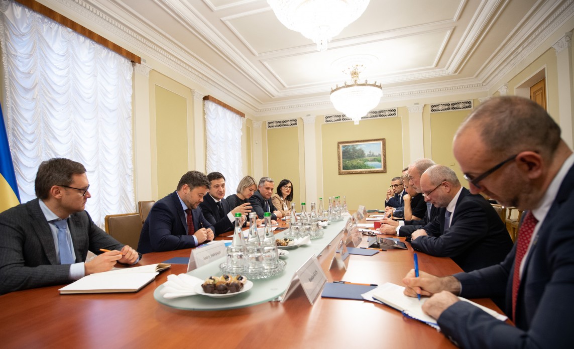 President Zelensky and representatives of G7 countries