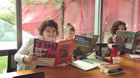 HUSI students read Krytyka magazine