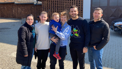 Head of the Romanian shelter Evodia Asaveti on the far left, David and Suhail with Ukrainian refugees from Kharkiv.