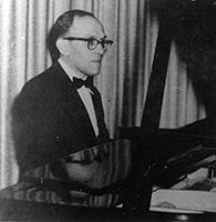 Bilohrud at piano
