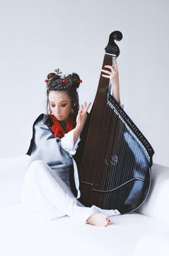 Anastasiya Voytyuk and her bandura.