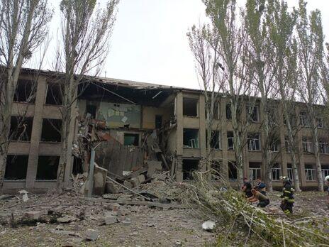 Donetsk bombed building