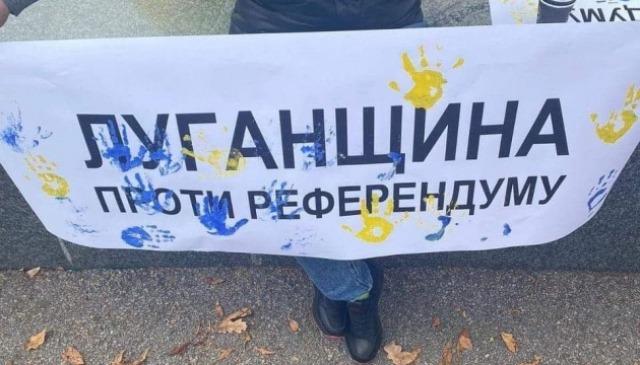 Banner reading Luhansk