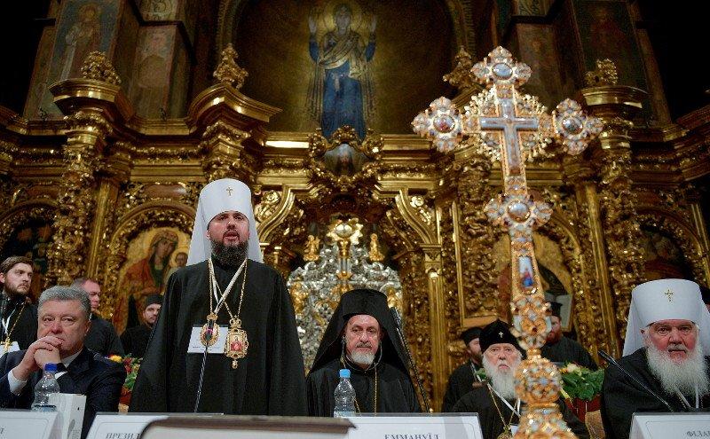 Poroshenko and patriarch at Ukrainian Orthodox Church ceremony