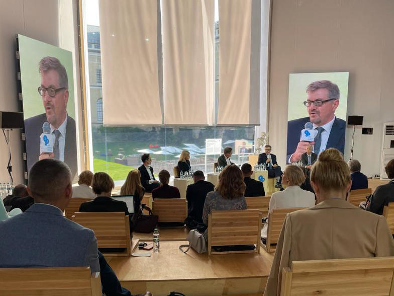 Serhii Plokhii speaks on panel at YES conference
