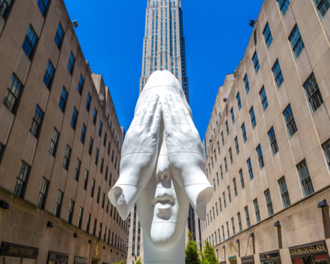 Jaume Plensa. Behind the Walls. Installation in New York City